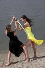 Swordfight on the beach - Fiona vs Amelie - 100 Images